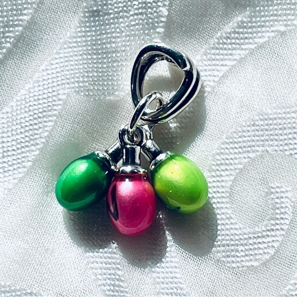 ⚡ NWOT Stranger Things Glow-in-the-Dark "Run" Charm ✨ - Picture 13 of 16